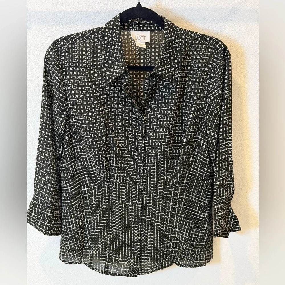 Ann Taylor LOFT Black & Ivory Geo Print Button Blouse Size 10 - Picture 2 of 5